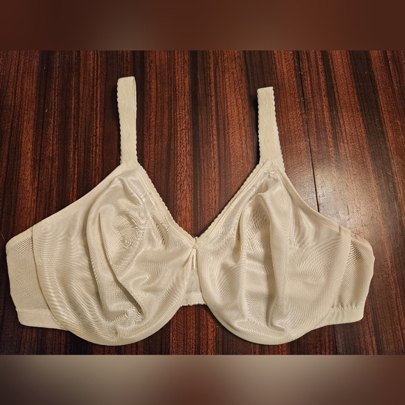Wacoal Other - Wacoal 857109 Simple Shaping Minimizer Bra Size 42D White EUC
